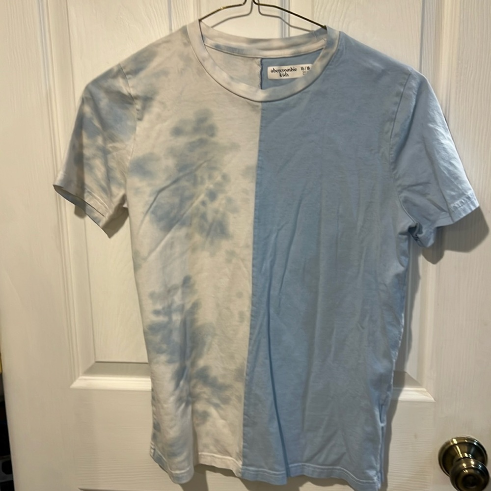 Abercrombie kids tee shirt, size 15/16, blue & white